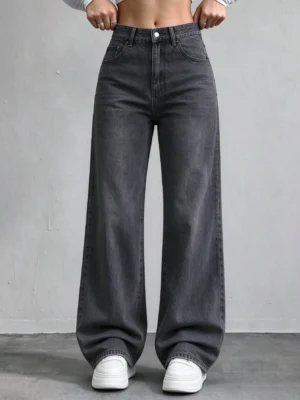 Women's Casual Washed Vintage Mid-Rise Straight-Leg Jeans. The Silhouette Is Firm And Not Easy To Sag